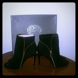 Vince Camuto Klayton Suede Peep toe bootie